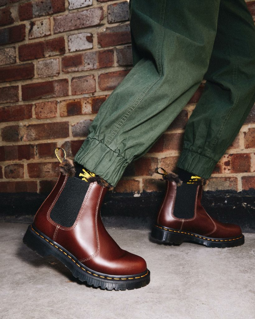 【Dr. Martens】2976 Brown Abruzzo Wp & Black Abruzzo Wp 